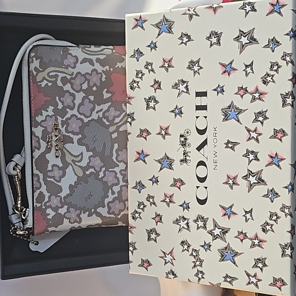 COACH WRISTLIT WALLET YANKEE FLORAL